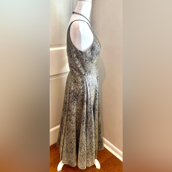 Black and Gold Lame Jacquard Cocktail Dress by Dress the Population - Picture 4 of 6